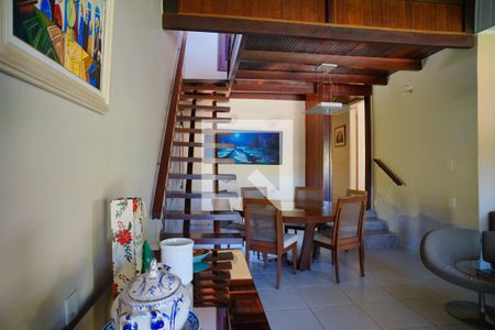 Sala de casa à venda com 3 quartos, 432m² em Maravista, Niterói