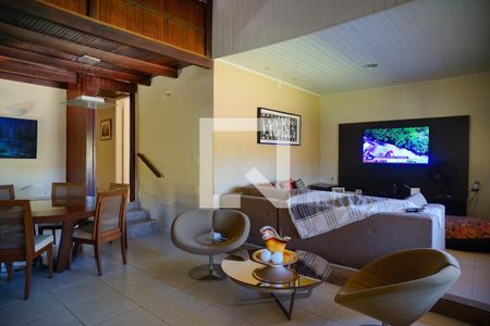 Sala de casa à venda com 3 quartos, 432m² em Maravista, Niterói