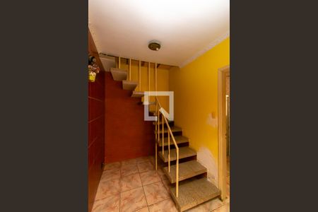 Escada de casa para alugar com 4 quartos, 320m² em Jardim Santa Terezinha (zona Leste), São Paulo