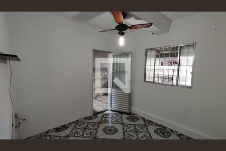 Sala de casa para alugar com 3 quartos, 65m² em Conjunto Residencial Presidente Castello Branco, Ferraz de Vasconcelos