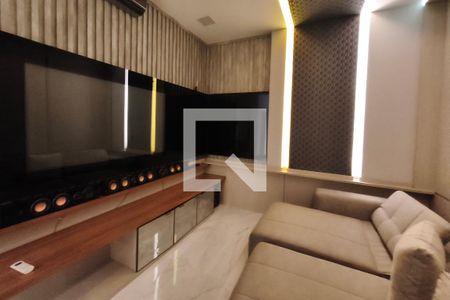 Sala de TV de casa de condomínio para alugar com 4 quartos, 400m² em Swiss Park, Campinas