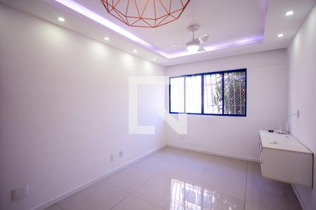Sala de apartamento para alugar com 2 quartos, 65m² em Colubandê, São Gonçalo