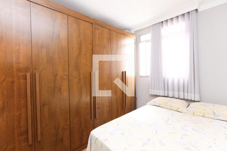 Apartamento à venda com 2 quartos, 44m² em Califórnia, Contagem
