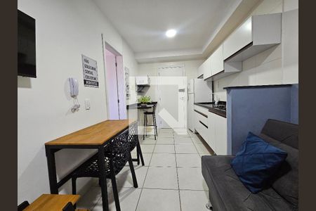 Sala/Cozinha de kitnet/studio para alugar com 1 quarto, 28m² em Jardim Caravelas, São Paulo