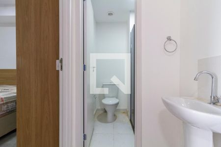 Banheiro de apartamento para alugar com 1 quarto, 28m² em Pinheiros, São Paulo