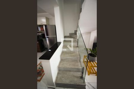 Escada de casa à venda com 2 quartos, 93m² em Guarujá, Porto Alegre