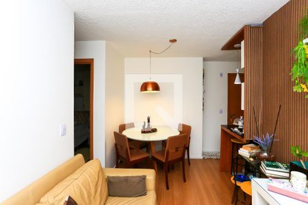 Sala  de apartamento para alugar com 2 quartos, 43m² em Vila Suzana, São Paulo