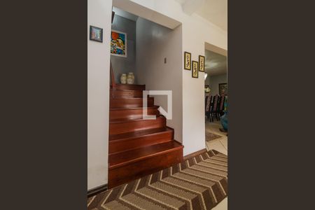 Corredor de casa à venda com 3 quartos, 330m² em Serraria, Porto Alegre