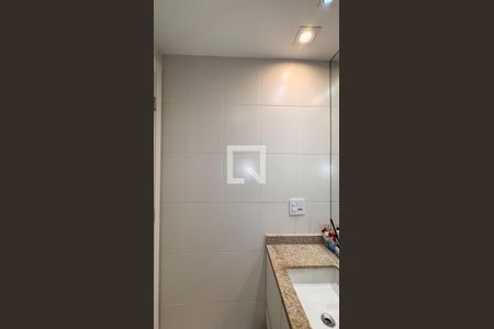 Banheiro de apartamento à venda com 1 quarto, 49m² em Santo Amaro, São Paulo