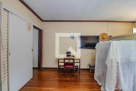 Sala de Estar de casa à venda com 3 quartos, 600m² em Bom Jesus, Porto Alegre