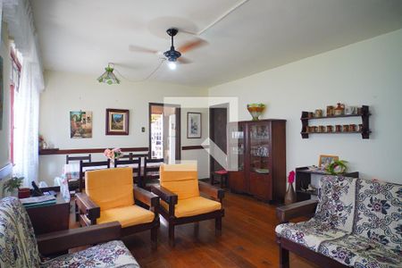 Sala de casa à venda com 3 quartos, 600m² em Bom Jesus, Porto Alegre