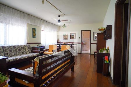 Sala de casa à venda com 3 quartos, 600m² em Bom Jesus, Porto Alegre