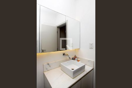 Banheiro de apartamento à venda com 1 quarto, 41m² em Centro Histórico, Porto Alegre