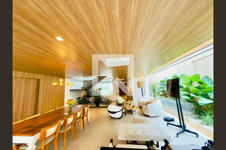 Sala de casa de condomínio à venda com 4 quartos, 385m² em Colinas da Anhanguera, Santana de Parnaíba