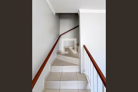 Escada de casa para alugar com 2 quartos, 250m² em Vila Moinho Velho, São Paulo