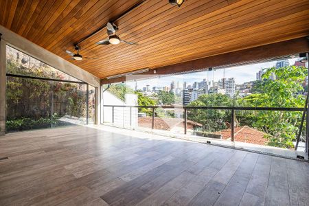 Sala de casa à venda com 3 quartos, 180m² em Vila Madalena, São Paulo