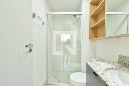 Banheiro de kitnet/studio para alugar com 1 quarto, 24m² em Jardim Aurelia, São Paulo