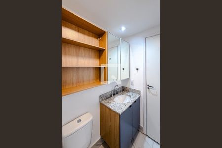Banheiro de kitnet/studio para alugar com 1 quarto, 24m² em Jardim Aurelia, São Paulo