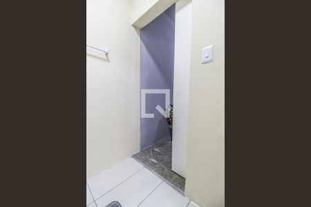 Banheiro de kitnet/studio para alugar com 1 quarto, 18m² em Cidade Ariston Estela Azevedo, Carapicuíba