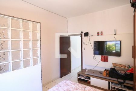 Sala/Quarto de casa à venda com 3 quartos, 180m² em Sagrada Família, Belo Horizonte