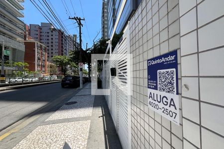Placa instalada de apartamento para alugar com 3 quartos, 160m² em Embaré, Santos