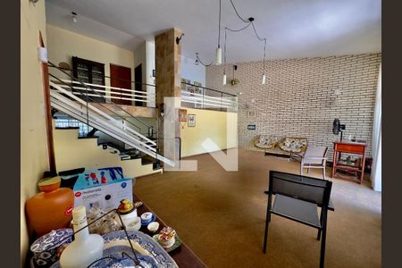 Casa à venda com 4 quartos, 300m² em Sion, Belo Horizonte