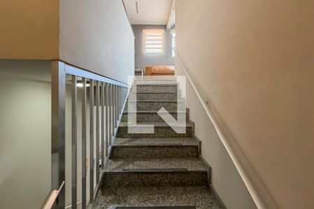 Escada de casa para alugar com 6 quartos, 265m² em Vila Dom Pedro I, São Paulo