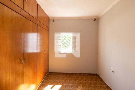 Quarto 01 da casa 01 de casa à venda com 5 quartos, 142m² em Parque Taquaral, Campinas