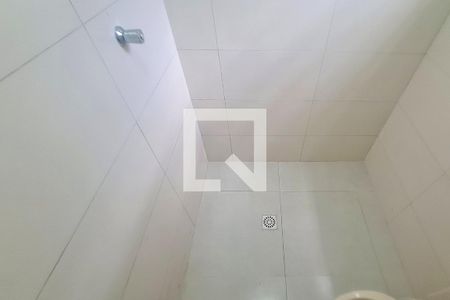 Banheiro de casa para alugar com 2 quartos, 55m² em Parque Continental I, Guarulhos