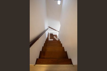 Escada de acesso de casa à venda com 4 quartos, 200m² em Vila Progredior, São Paulo