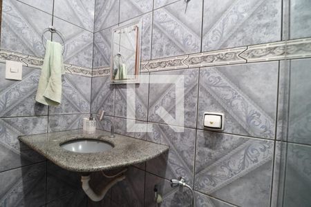 Banheiro Social de casa para alugar com 3 quartos, 220m² em Jardim das Palmeiras, Uberlândia