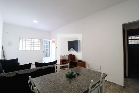 Sala de casa para alugar com 3 quartos, 220m² em Jardim das Palmeiras, Uberlândia