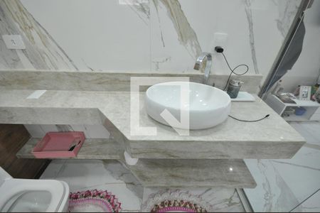 Banheiro do Quarto Suíte de casa para alugar com 2 quartos, 137m² em Vila Sabrina, São Paulo