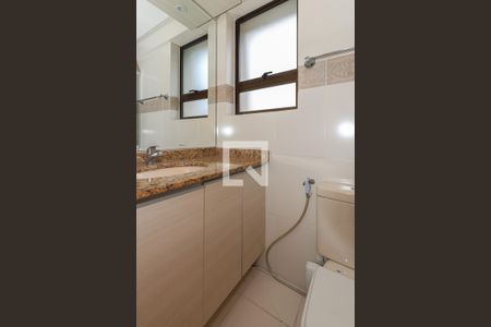 Banheiro da Suíte de apartamento à venda com 2 quartos, 81m² em Passo D’areia, Porto Alegre