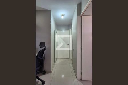 Corredor  de apartamento à venda com 2 quartos, 57m² em Jardim Ipaussurama, Campinas
