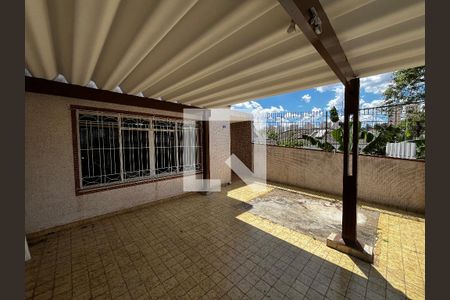 Garagem de casa à venda com 3 quartos, 150m² em Jardim Sonia, São Paulo