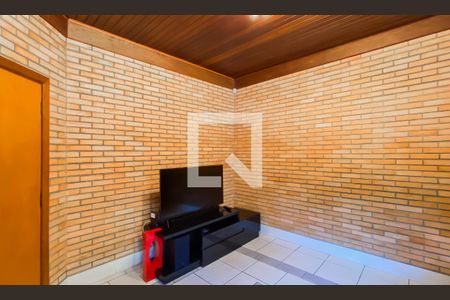 Casa à venda com 5 quartos, 160m² em Vila Nhocuné, São Paulo