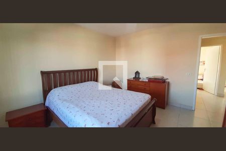 Casa à venda com 3 quartos, 236m² em Km 18, Osasco