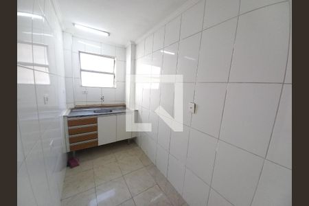 Cozinha de apartamento para alugar com 1 quarto, 35m² em Itararé, São Vicente