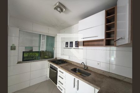 Cozinha de casa de condomínio para alugar com 3 quartos, 123m² em Taquara, Rio de Janeiro