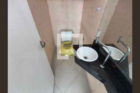 Lavabo de casa de condomínio para alugar com 3 quartos, 123m² em Taquara, Rio de Janeiro