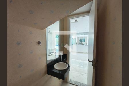 Lavabo de casa de condomínio para alugar com 3 quartos, 123m² em Taquara, Rio de Janeiro