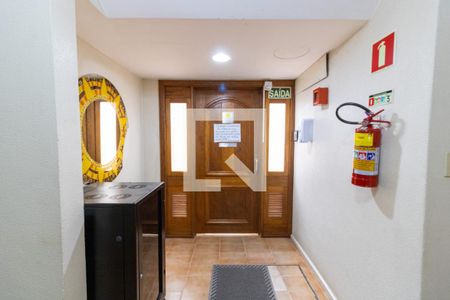 Hall de entrada de casa de condomínio à venda com 2 quartos, 50m² em Glória, Porto Alegre