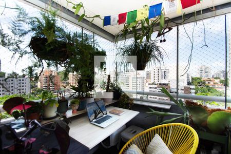 varanda sala de estar de kitnet/studio à venda com 1 quarto, 40m² em Perdizes, São Paulo