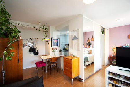Sala de estar de kitnet/studio à venda com 1 quarto, 40m² em Perdizes, São Paulo
