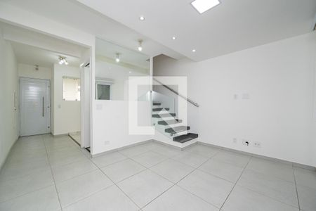 Sala de casa de condomínio para alugar com 2 quartos, 66m² em Vila do Encontro, São Paulo