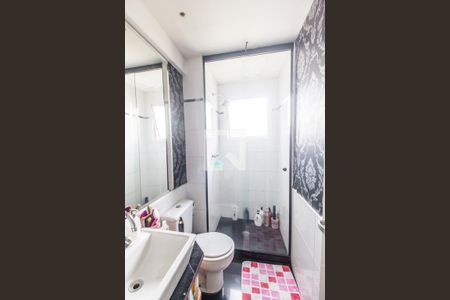 Banheiro da Suíte de apartamento para alugar com 3 quartos, 74m² em Jardim Tupanci, Barueri