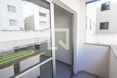 Varanda de apartamento para alugar com 2 quartos, 62m² em Santa Mônica, Uberlândia