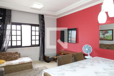 Sala de casa para alugar com 3 quartos, 180m² em Jardim Lajeado, São Paulo