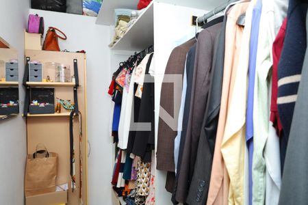 Quarto 1 - Suíte - Closet de casa para alugar com 3 quartos, 180m² em Jardim Lajeado, São Paulo